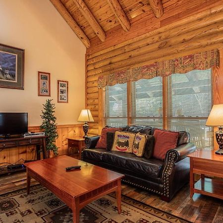 Great Wolf Cabin In Pigeon Forge! Vila Exterior foto