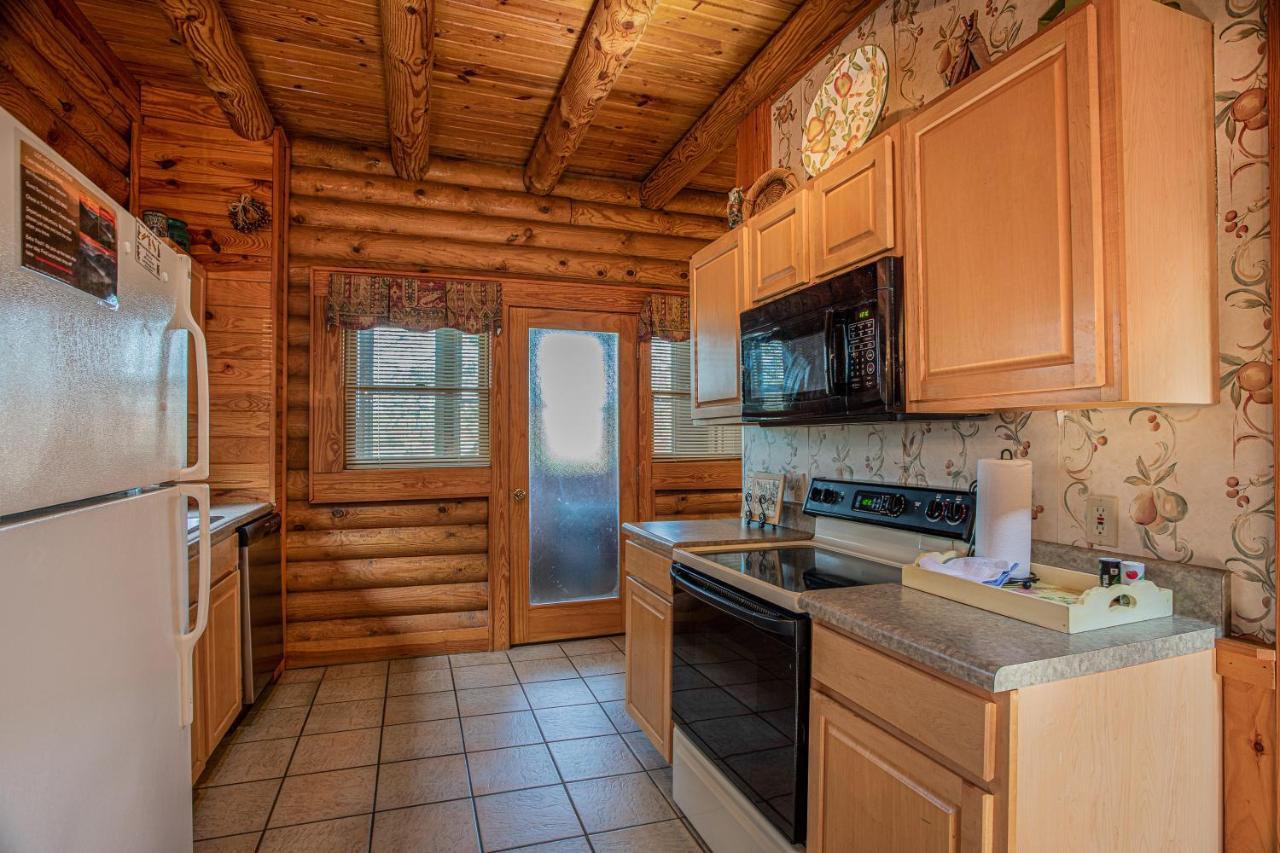 Great Wolf Cabin In Pigeon Forge! Vila Exterior foto