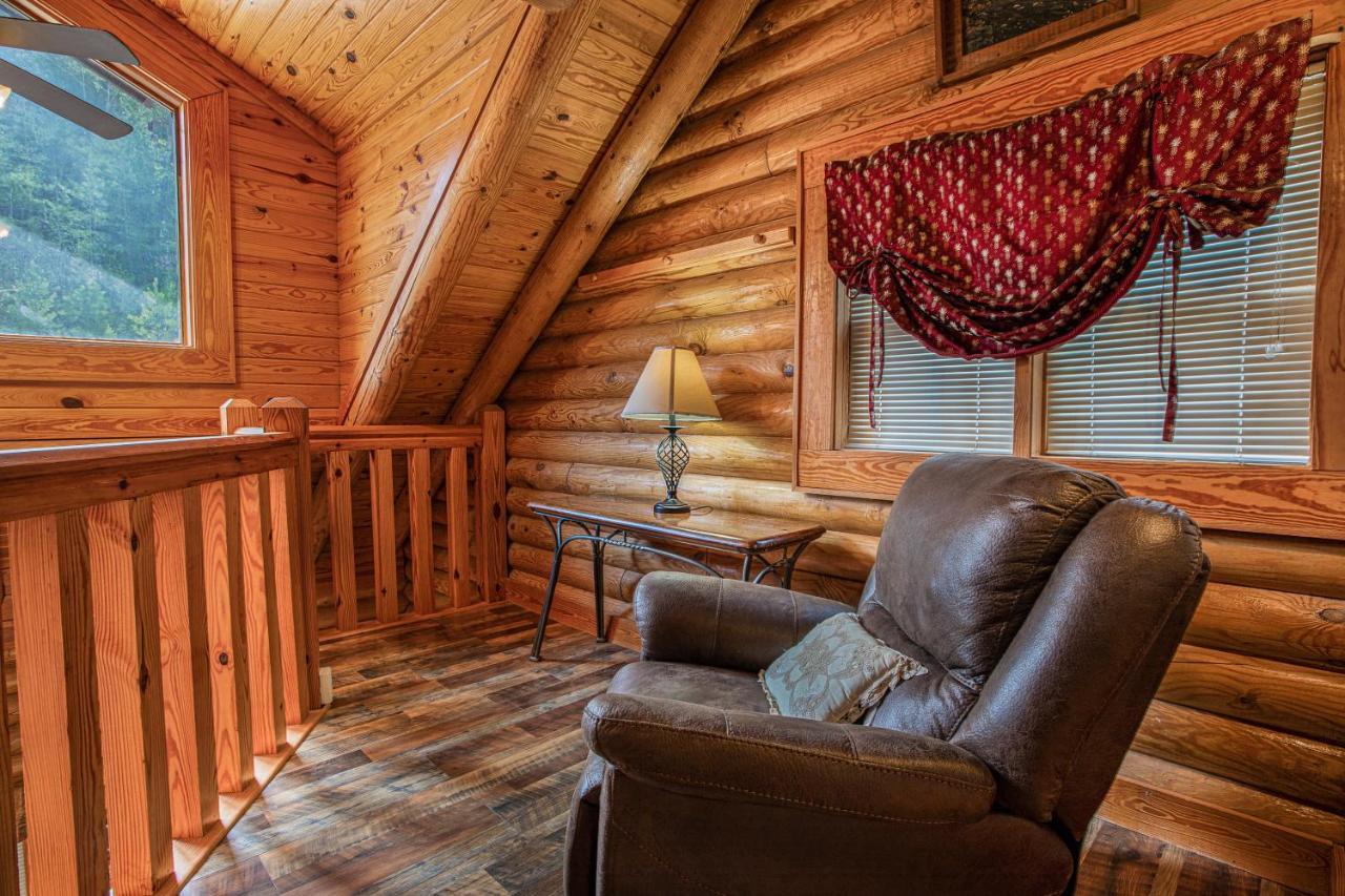 Great Wolf Cabin In Pigeon Forge! Vila Exterior foto
