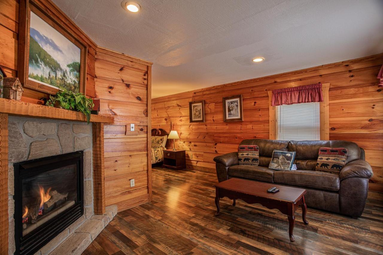 Great Wolf Cabin In Pigeon Forge! Vila Exterior foto