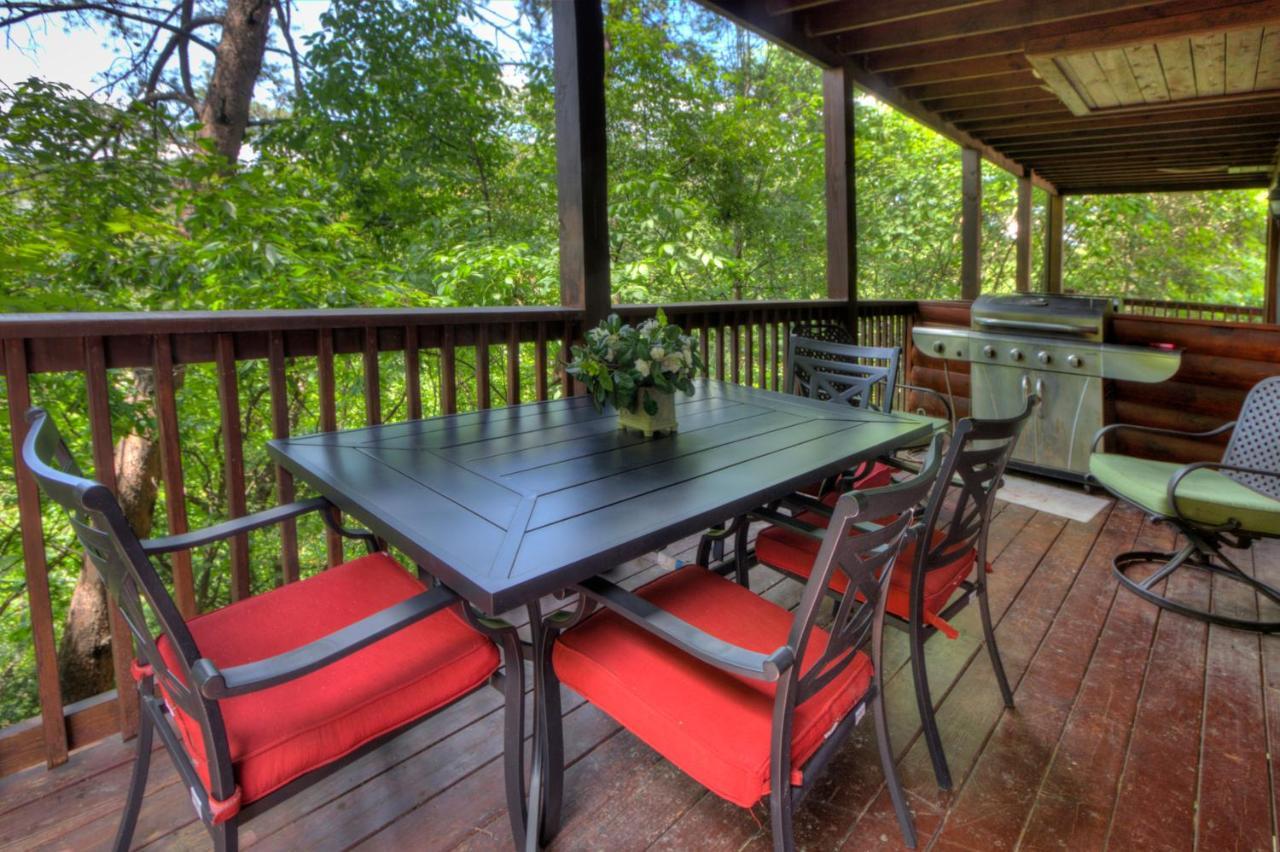 Great Wolf Cabin In Pigeon Forge! Vila Exterior foto
